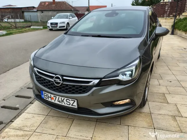Opel astra Vând sau schimb cu Zafira C și cu defecte