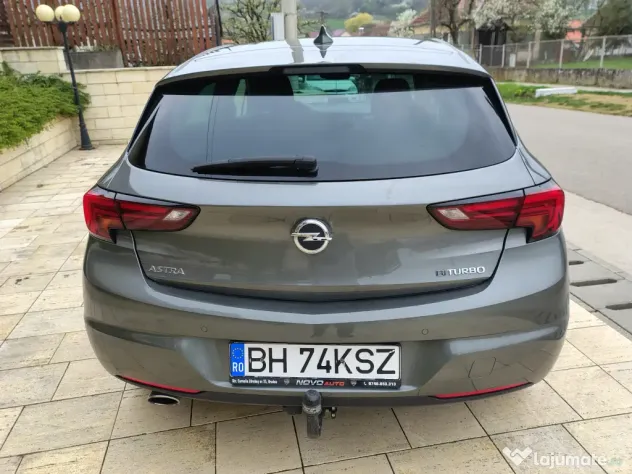 Opel astra Vând sau schimb cu Zafira C și cu defecte