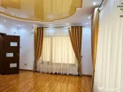 Proprietate Piatra Neamt-Vila cocheta,prevazuta cu terasa,garaj ,teren 