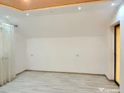 Proprietate Piatra Neamt-Vila cocheta,prevazuta cu terasa,garaj ,teren 