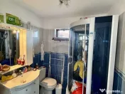 Casă / Vilă cu 4 camere de vânzare 