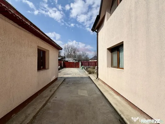 Casă / Vilă cu 4 camere de vânzare