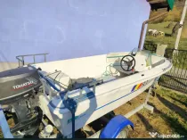 Vand sau Schimb barca cu motor. 4m 4/5 persoane. Inmatriculate ambele