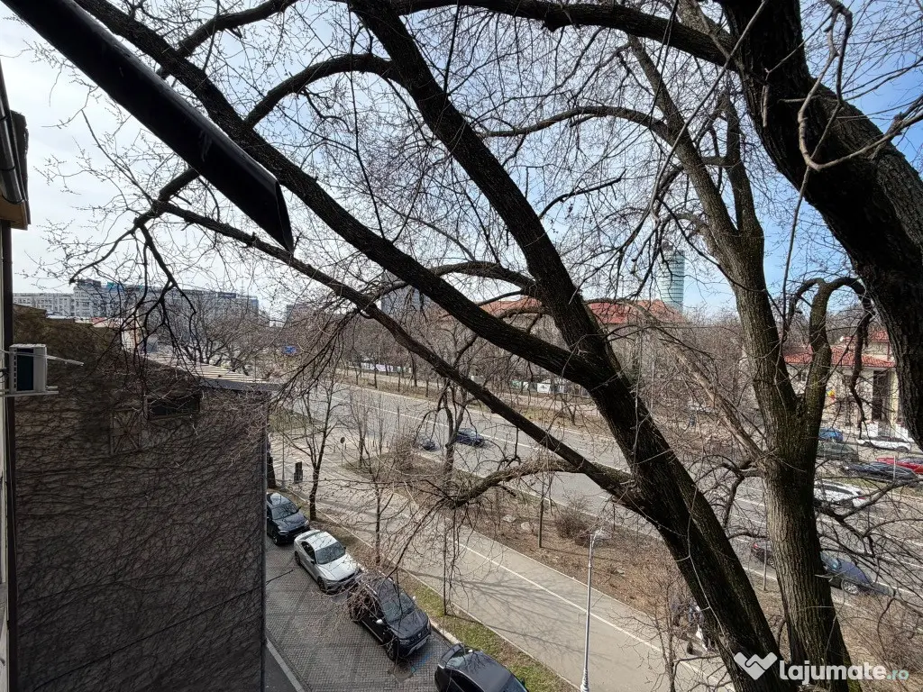 Bd.Aviatorilor 3 camere DECOMANDAT etaj 3/3 proprietar, renovat recent