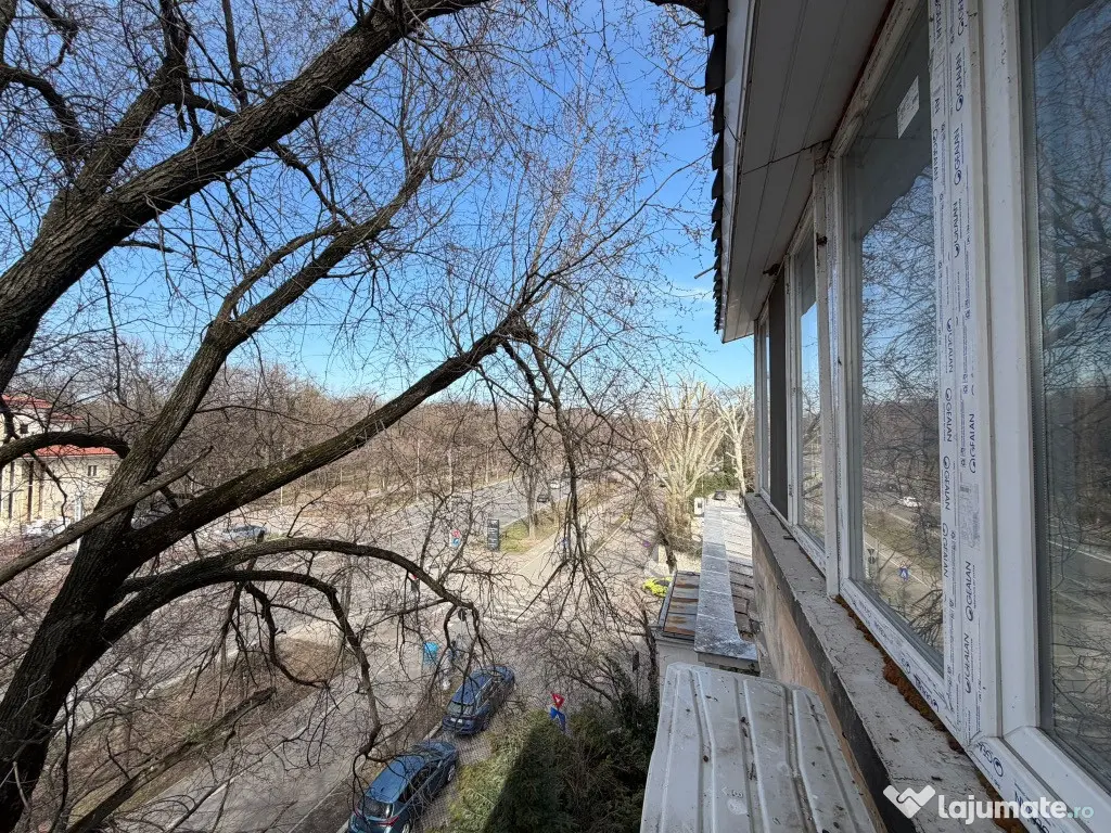 Bd.Aviatorilor 3 camere DECOMANDAT etaj 3/3 proprietar, renovat recent