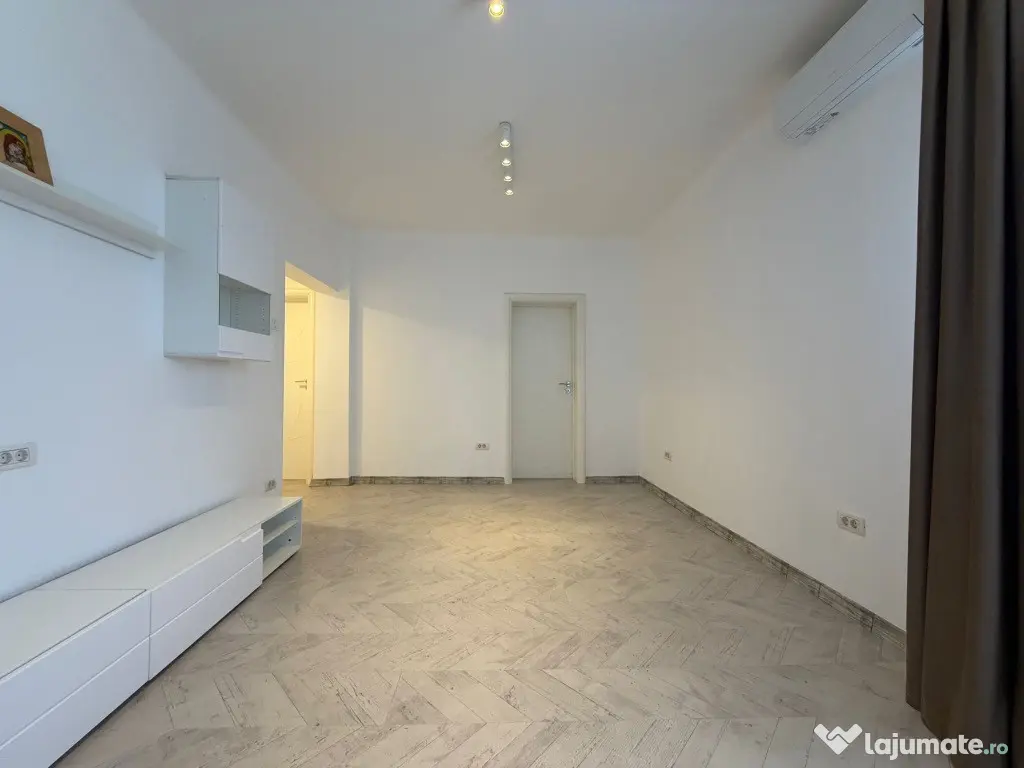 Bd.Aviatorilor 3 camere DECOMANDAT etaj 3/3 proprietar, renovat recent