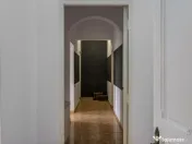 Business cu identitate: Apartament Unirii , demisol, parter 