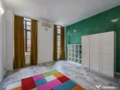 Business cu identitate: Apartament Unirii , demisol, parter 