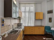 Business cu identitate: Apartament Unirii , demisol, parter 