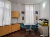 Business cu identitate: Apartament Unirii , demisol, parter 