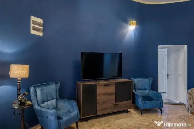 Business cu identitate: Apartament Unirii , demisol, parter