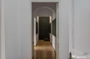 Business cu identitate: Apartament Unirii , demisol, parter