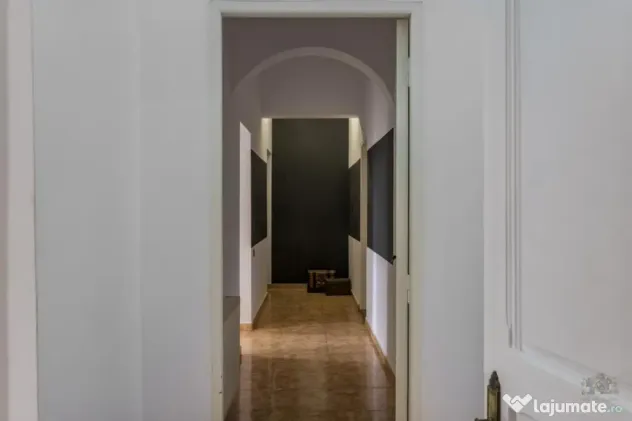 Business cu identitate: Apartament Unirii , demisol, parter