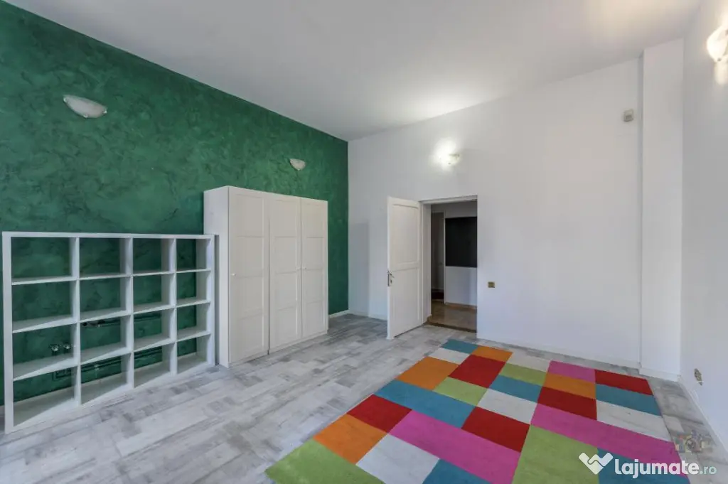 Business cu identitate: Apartament Unirii , demisol, parter