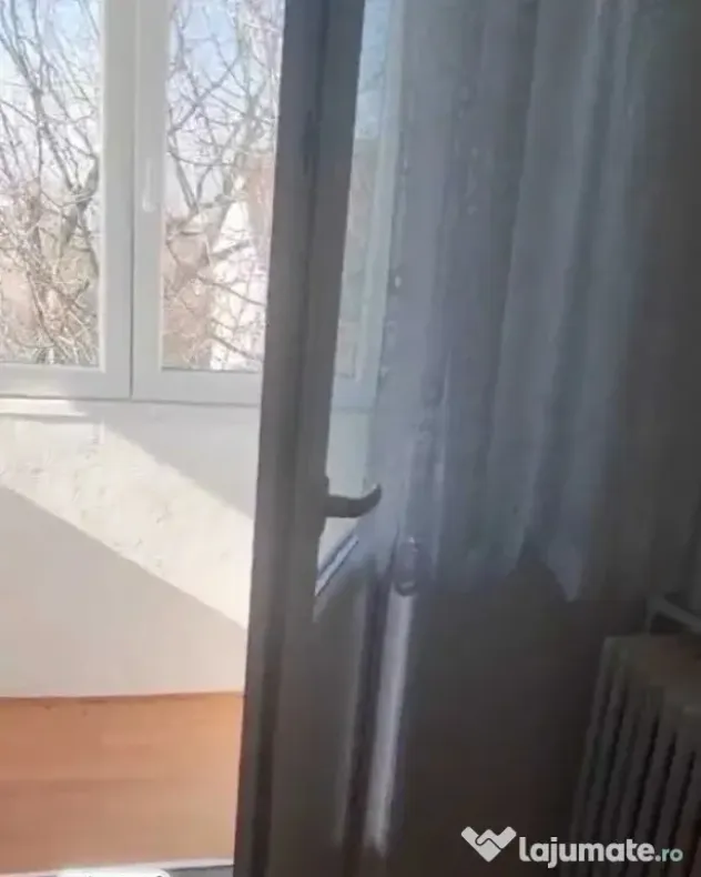 Apartament Cu 2 Camere Semidecomandate Zona Marasesti