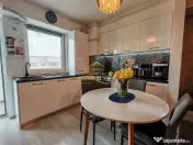 Apartament cu 3 camere, 2 bai , 2 balcoane -complex Bacov... 