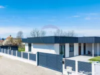 Casă cu 5 camere de vânzare 