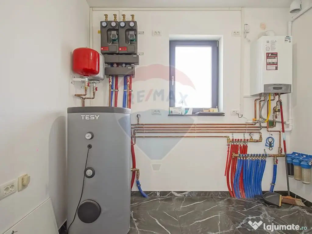 Casă cu 5 camere de vânzare