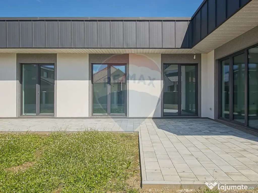 Casă cu 5 camere de vânzare