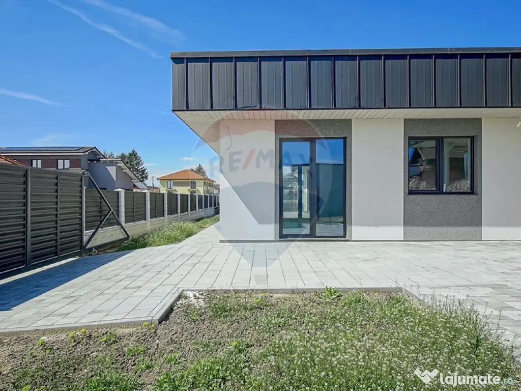 Casă cu 5 camere de vânzare