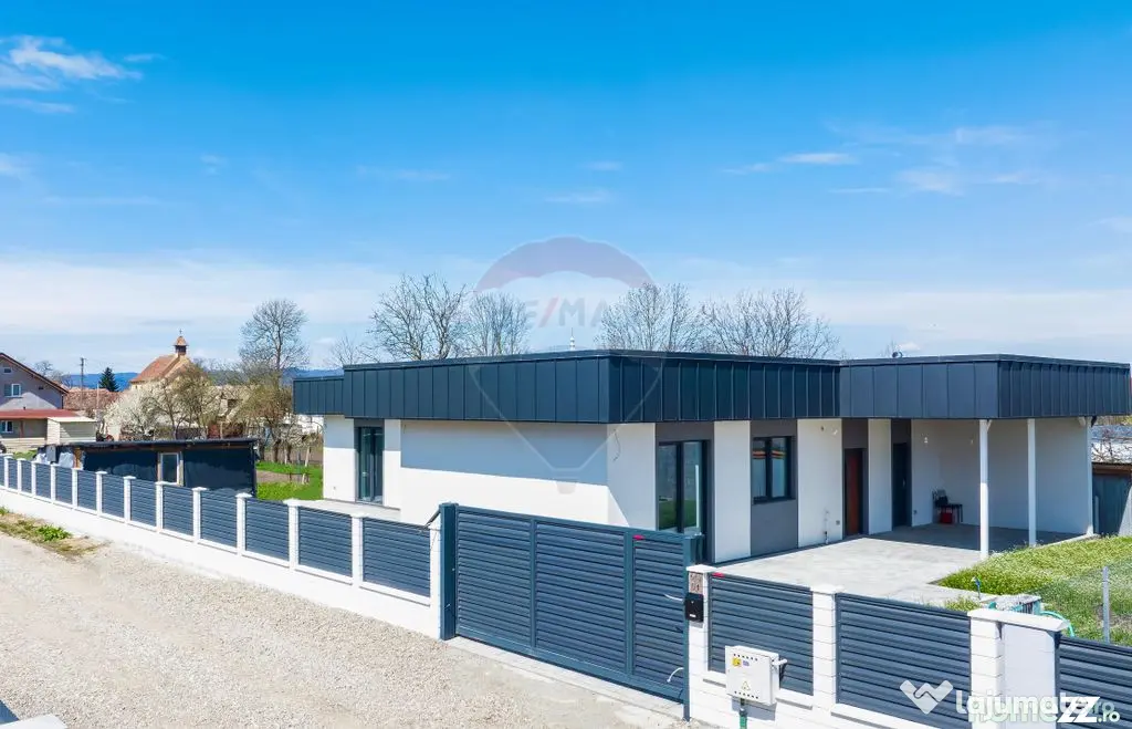 Casă cu 5 camere de vânzare, Hălchiu