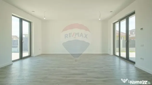Casă cu 5 camere de vânzare, Hălchiu