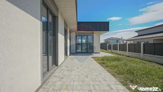 Casă cu 5 camere de vânzare, Hălchiu