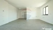 Casă cu 5 camere de vânzare, Hălchiu