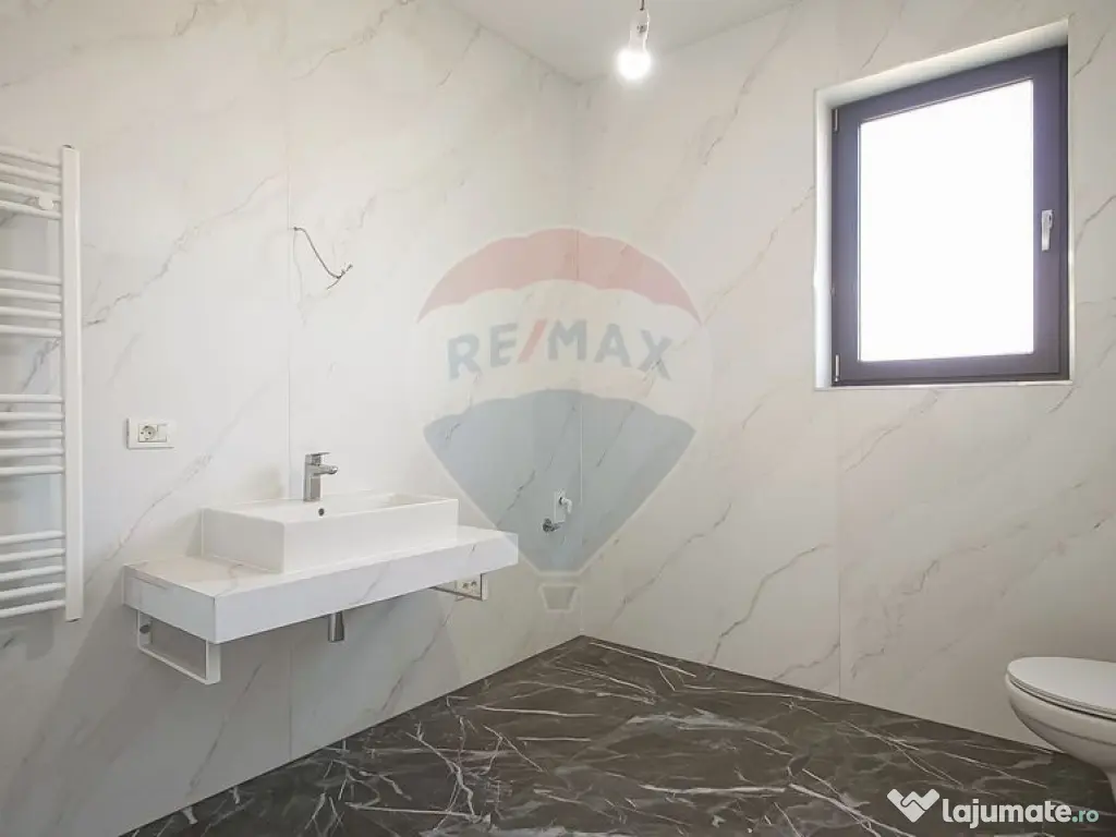 Casă cu 5 camere de vânzare