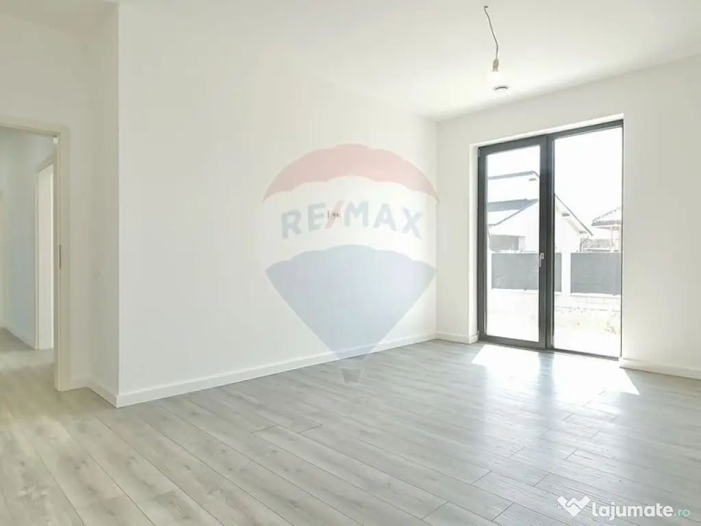 Casă cu 5 camere de vânzare