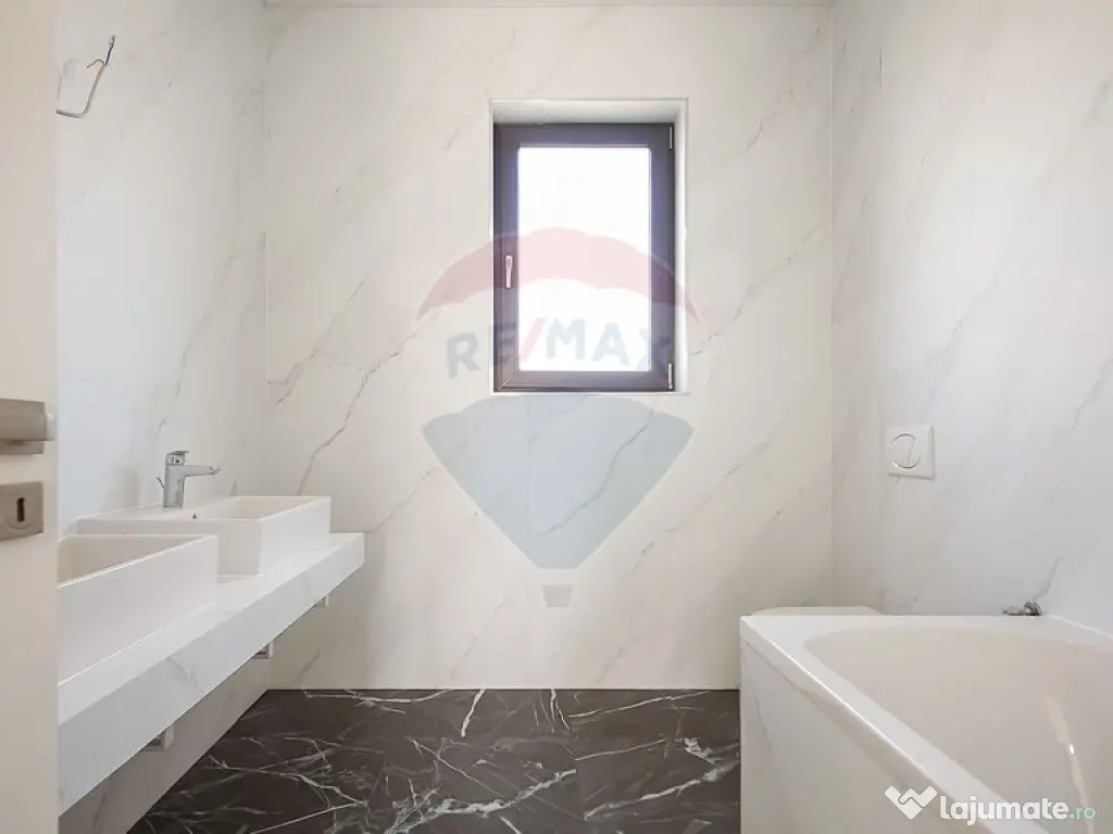 Casă cu 5 camere de vânzare