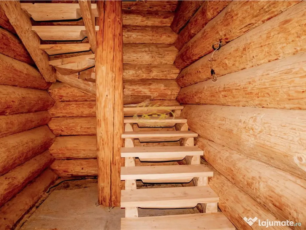 Casa din lemn rotund (Izvoru Muresului, str. Garii)