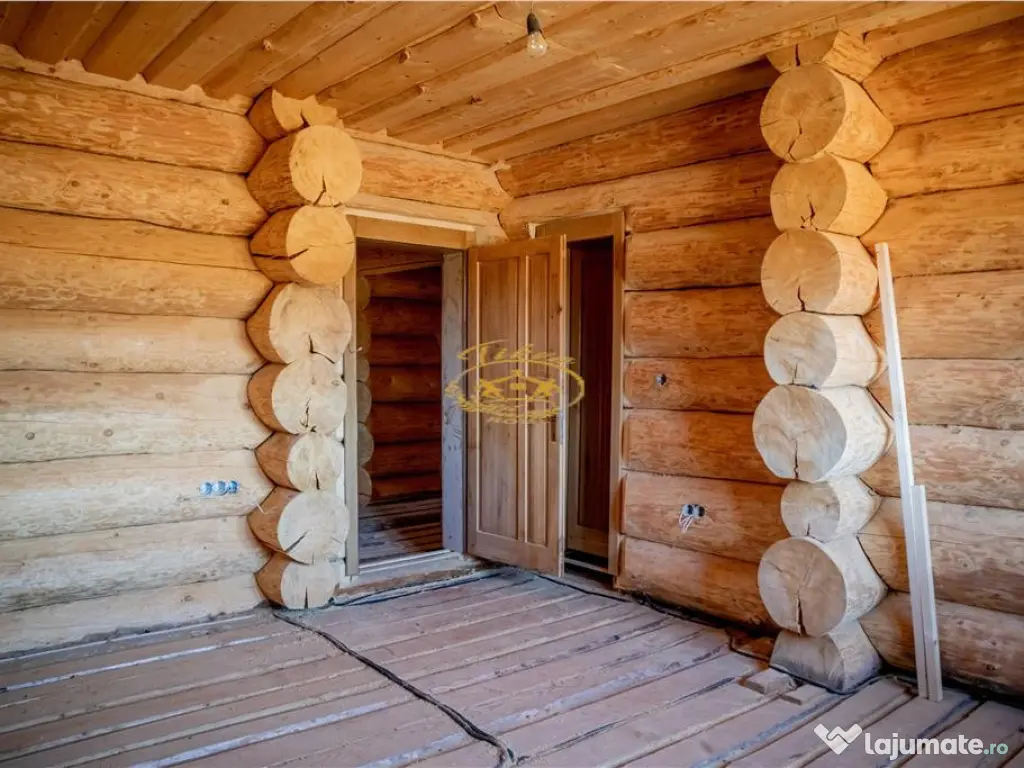 Casa din lemn rotund (Izvoru Muresului, str. Garii)