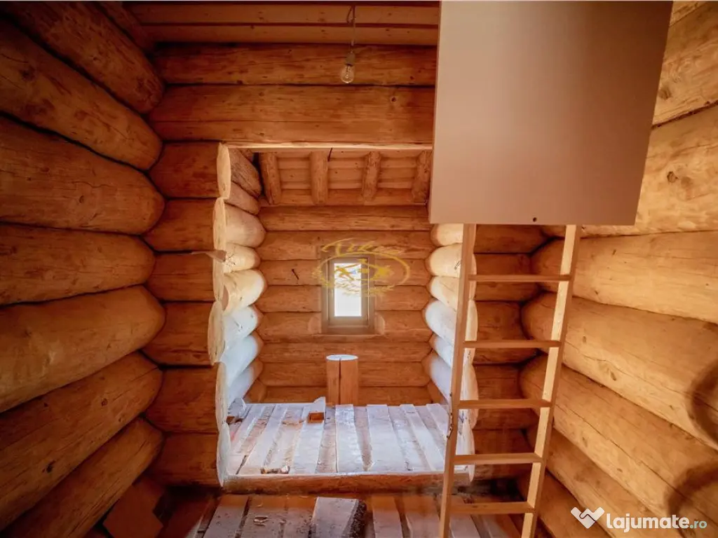 Casa din lemn rotund (Izvoru Muresului, str. Garii)