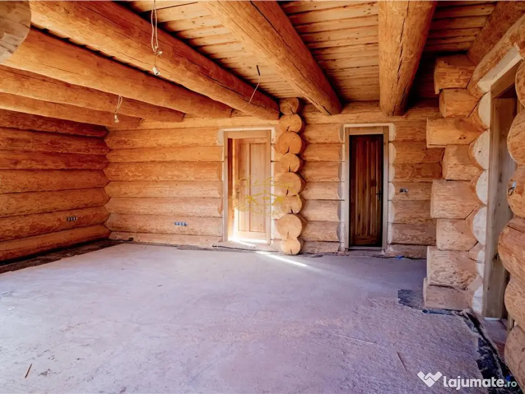 Casa din lemn rotund (Izvoru Muresului, str. Garii)