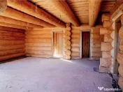 Casa din lemn rotund (Izvoru Muresului, str. Garii) 