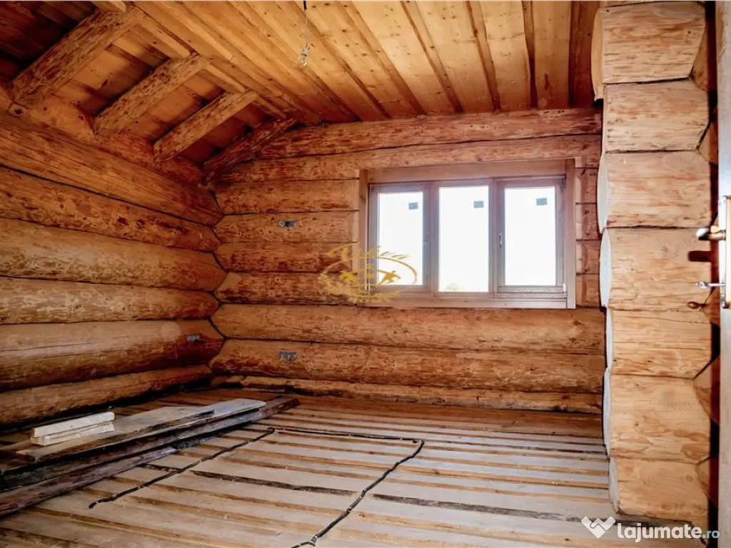 Casa din lemn rotund (Izvoru Muresului, str. Garii)