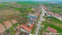 De vânzare teren 2.440 mp cu casă, asfalt și utilită?...