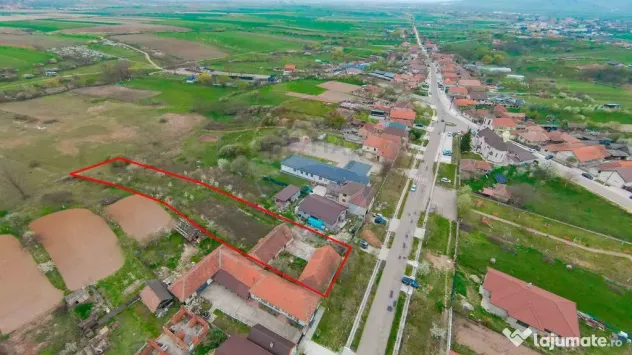 De vânzare teren 2.440 mp cu casă, asfalt și utilită?...