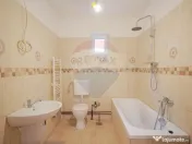 De vânzare teren 2.440 mp cu casă, asfalt și utilită?... 