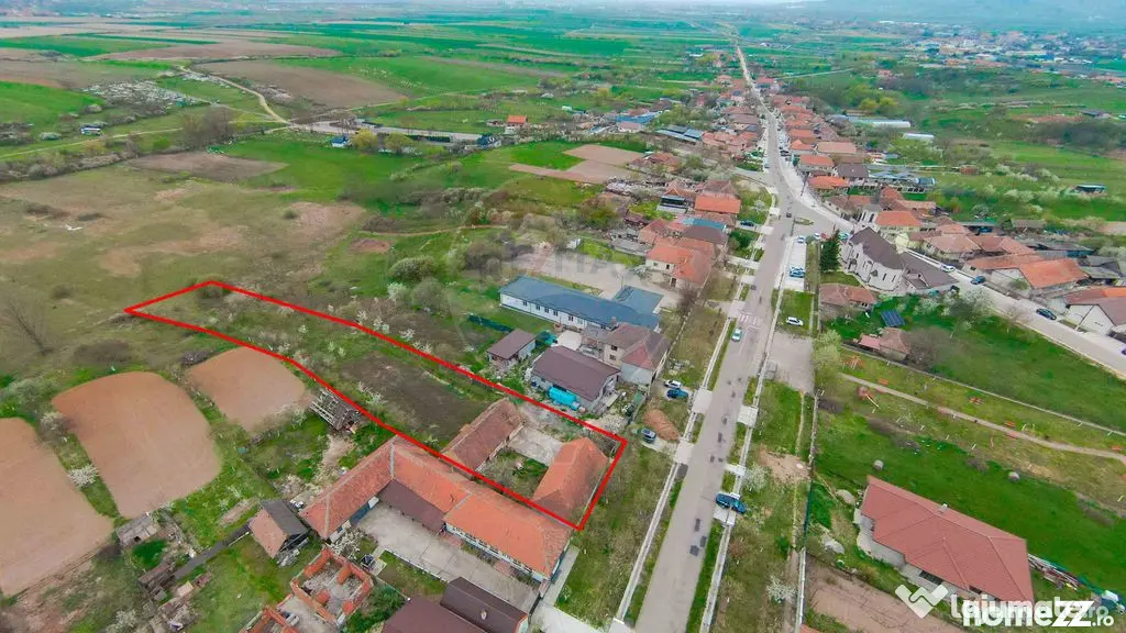 De vânzare teren 2.440 mp cu casă, asfalt și utilită?...