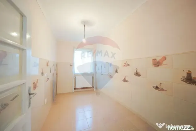 De vânzare teren 2.440 mp cu casă, asfalt și utilită?...
