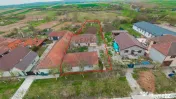 De vânzare teren 2.440 mp cu casă, asfalt și utilită?... 
