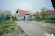De vânzare teren 2.440 mp cu casă, asfalt și utilită?... 