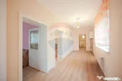 De vânzare teren 2.440 mp cu casă, asfalt și utilită?... 