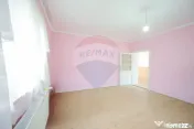 De vânzare teren 2.440 mp cu casă, asfalt și utilită?... 