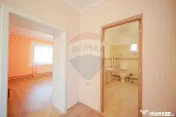 De vânzare teren 2.440 mp cu casă, asfalt și utilită?... 