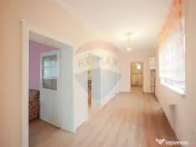 De vânzare teren 2.440 mp cu casă, asfalt și utilită?... 