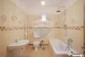 De vânzare teren 2.440 mp cu casă, asfalt și utilită?... 