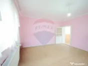 De vânzare teren 2.440 mp cu casă, asfalt și utilită?... 